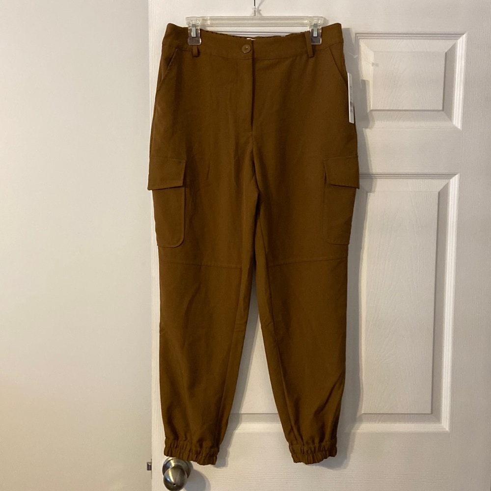 Andrea Jovine Women’s Pants size M brand new with tags inseam 27”